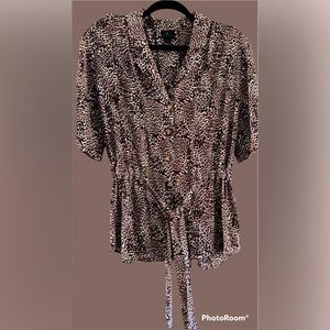 Worthington Women Short sleeve￼ Brown animal print￼￼ Button Blouse | size L